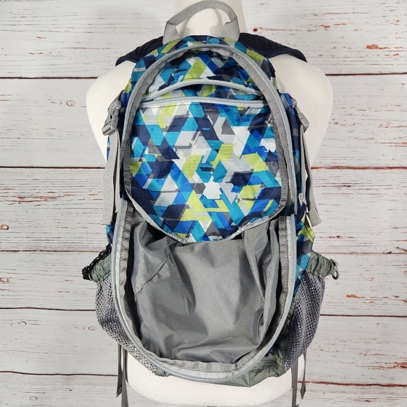 L.L. Bean 20L Stowaway Geometric Pattern Backpack - Picture 3 of 8